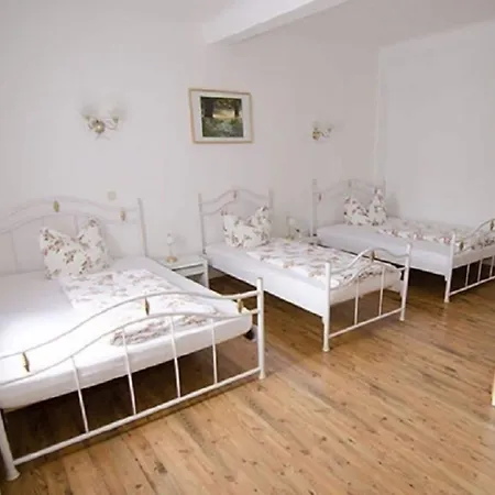 Regina - Inh. Monique Kluge Pensión 3*